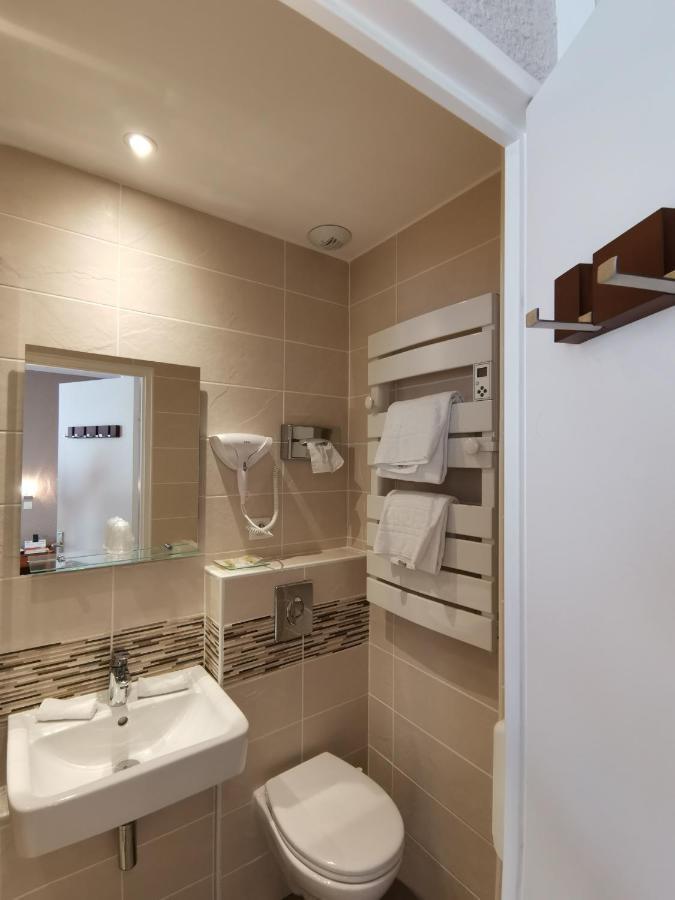 Logis Hotel Le Cerf Briare Exterior photo