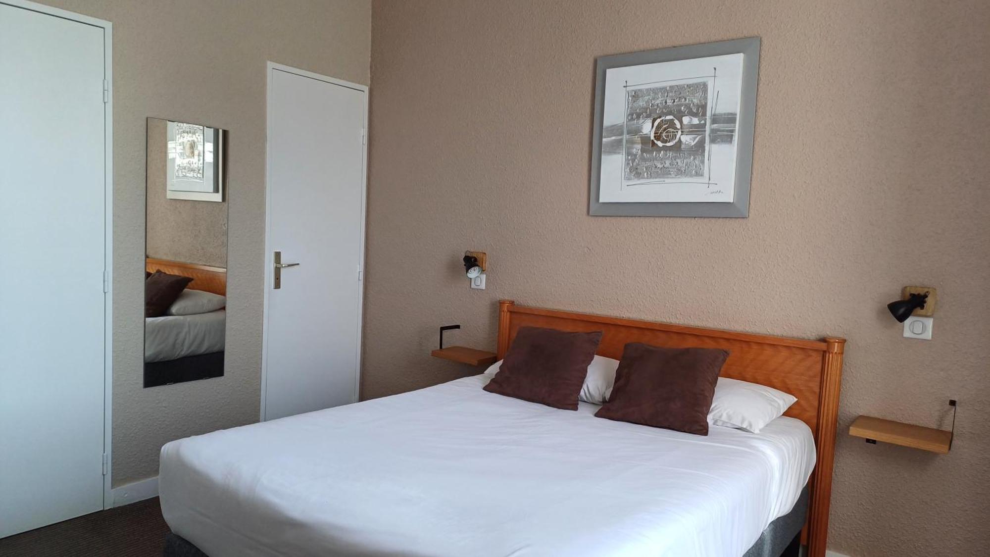 Logis Hotel Le Cerf Briare Exterior photo