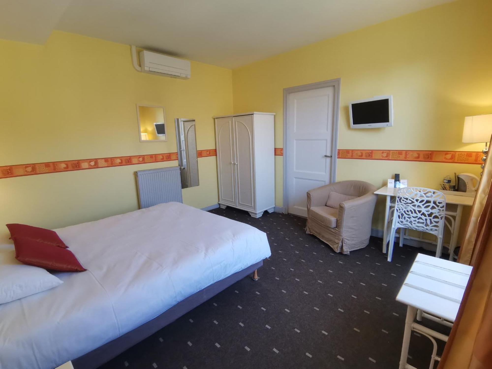 Logis Hotel Le Cerf Briare Exterior photo