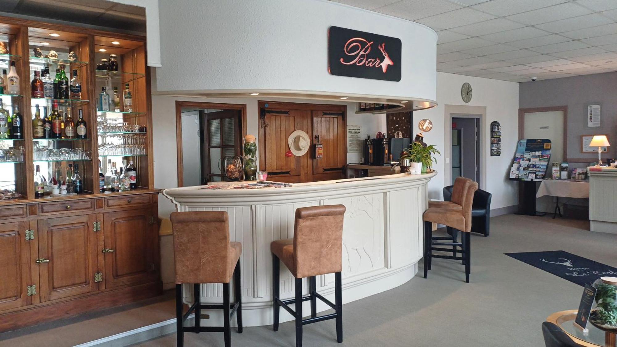 Logis Hotel Le Cerf Briare Exterior photo